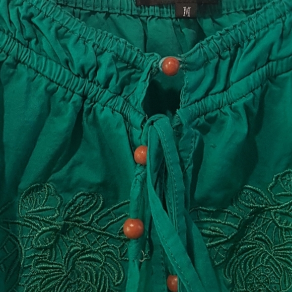 Gorgeous Boho Top with Embroidery size medium - Picture 4 of 4